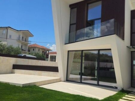 VILË MODERNE PËR SHITJE – MJULL -BATHORE