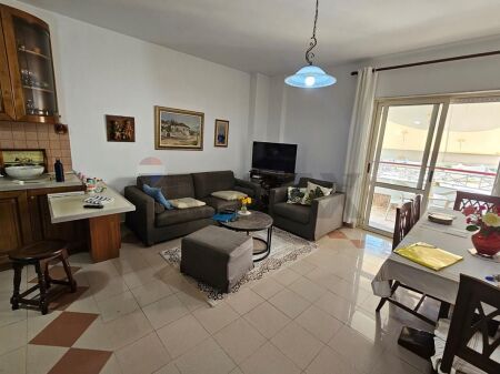 Apartament 2+1 per shitje Pazari Ri