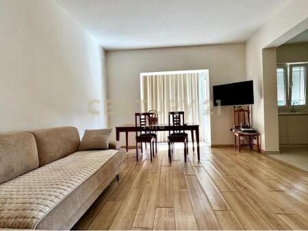 In vendita piano villa 2+1 con ingresso indipendente e cortile privato, Misto Mame!