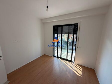 AFFITTASI APPARTAMENTO 2+1+2+BALCONE PRESSO “RESIDENCA STAR BOSKO” 65000 LEK