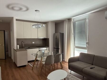 APARTAMENT 2+1 ME QIRA PRANE QENDRES