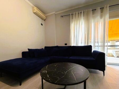 Apartamenti 1+1 për shitje i cili ndodhet në Rr Siri Kodra, pranë Selvise.