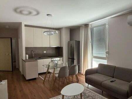 Appartamento in affitto 2+1 - 📍Via Barrikadave, vicino al busto di Vojo Kushi - 750 Euro