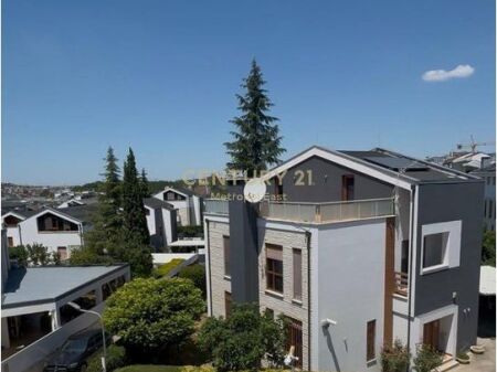 Vilë Elegante 3-Katëshe me Qira pranë TEG – Siguri, Komoditet dhe Privatësi
