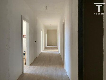 IN AFFITTO, 2 AMBIENTI COMMERCIALI, DONIKA CENTER, VIA MINE PEZA, TIRANA