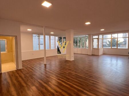 BUSINESS PREMISES 150 M2 FOR RENT AT DRY LAKE 180,000 LEKE