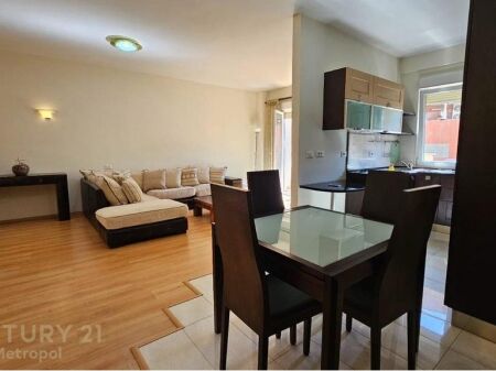 AFFITTASI APPARTAMENTO 2+1+2, VICINO ALL'ALTA CORTE, MYSLYM SHYRI! 800 € /Mese