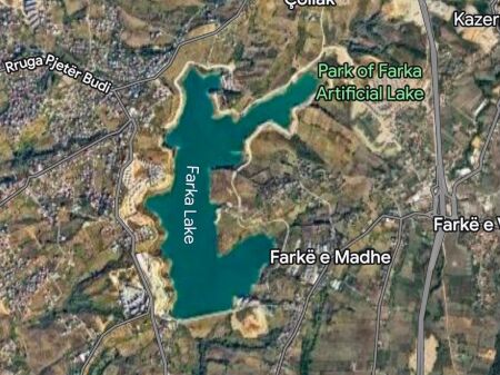 Toke per shitje ne Farke