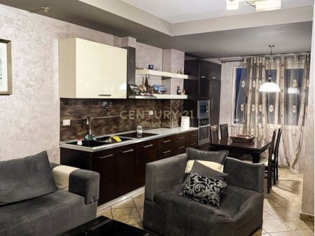 Ish Parku - Jepet 1+1 Modern Me QIra Pas Square 21