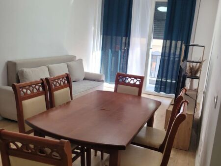 🏢In the 5 Maj area, Kompleksi Inerti offers for rent a 1+1 apartment, furnished. 40,000 Leke    