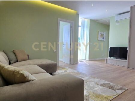 Shitet Apartament 2+1 tek Myslym Shyri