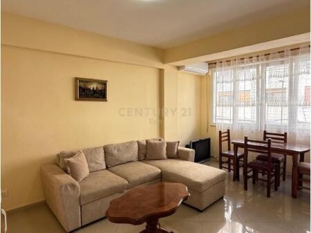 SHITET APARTAMENT 1+1 TE PALLATI SPORTIT, DURRES !