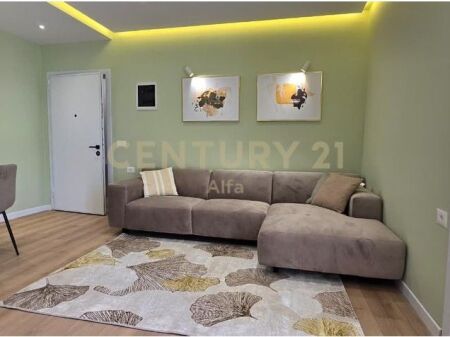 Shitet Apartament 2+1 tek Myslym Shyri !