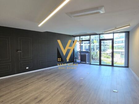 UFFICIO 102 M2 IN AFFITTO A LAKE VIEW 1.500 EURO