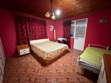 JEPET ME QIRA – APARTAMENT 1+1, KINOSTUDIO