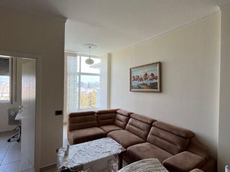 Apartament 2+1 me qera tek Kopshti Botanik