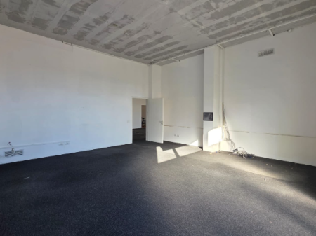  EXCLUSIVE – BUSINESS PREMISES FOR RENT, STREET FRONT