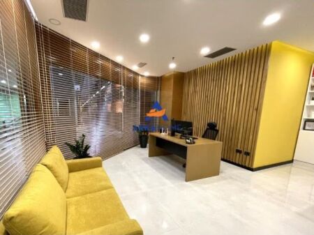 JEPET ME QIRA AMBIENT BIZNESI 35M2 "RRUGA E ELBASANIT" 750 EURO