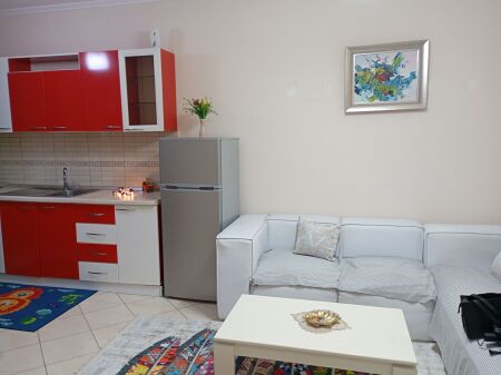Shitet apartament 1+1 kati 2 Fresk