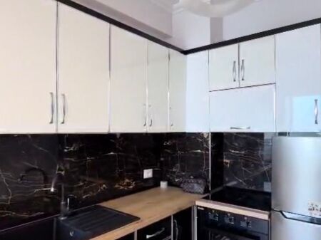 Jepet me qera apartament 1+1 në Astir,
