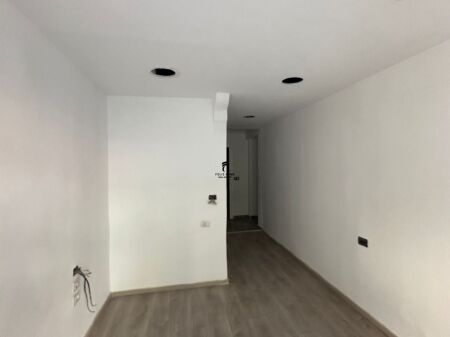 SHOP FOR RENT 35 M2 BLLOK 150,000 LEKE FH-80407