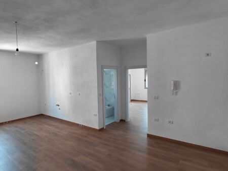 🏡 Apartament 2+1 me Qira në Golem