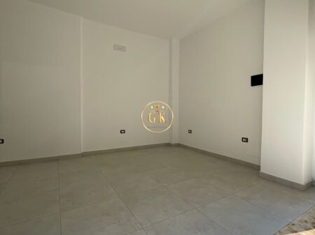   AMBIENT BIZNESI NË SHITJE – PRANE POLICISE DURRES