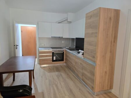 Affittasi appartamento 2+1 a 5 maj / vicino a Concord Center
