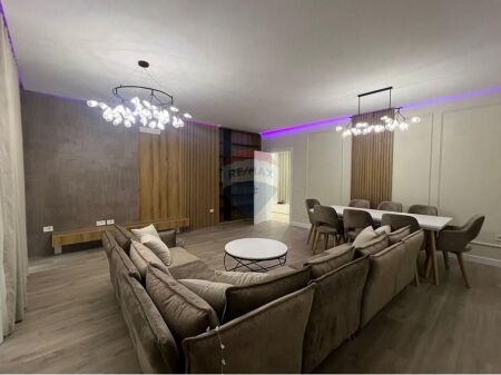 Apartament 2+1+2 Per Qira Ne Qender !