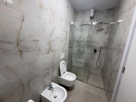 Near the University Lady of the Good Council, a modern 1+1 apartment is for rent.