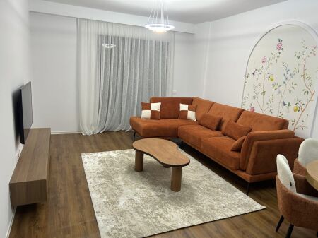 📣 Jepet me qera apartament 1+1 tek 📍  Kompleksi Ndregjoni, Rruga Jordan Misja, Tiranë.💶 Qiraja: 550 Euro/muaj