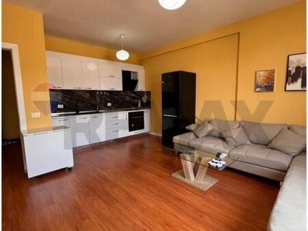 Apartament me Qira 1+1 – Pallatet Çabej