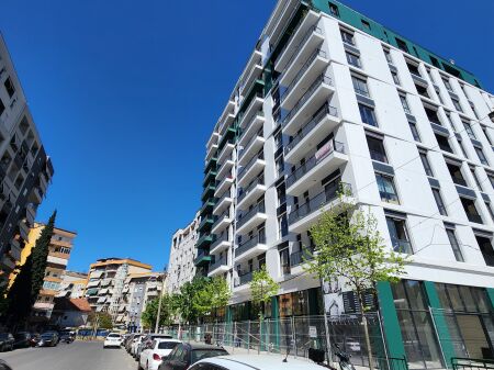 ● UFFICIO DI LUSSO: 89,1 m² – 1° Piano Tecnico (📍KOMUNA E PARISIT – White Cloud Residence) | 3 Ambienti di Lavoro 🌐 | Aria Condizionata CHILLER ✅️ | Prezzo: 120.000 Lek NETTI/Mese 🔥