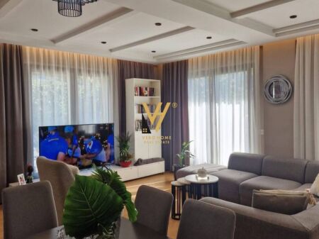 JEPET HYRJE 3+1+2+BLK ME QERA TE VENUE CLUB 120.000 LEKE