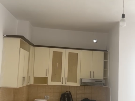 Apartament 3+1 per qera prane Restorant Freskut  !
