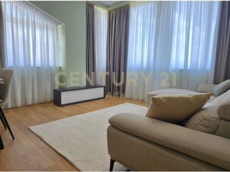 Shitet Apartament 2+1 tek Myslym Shyri