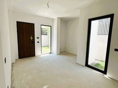 🏡Shitet Vilë Private 3-kateshe te Liqeni i Thatë🔥