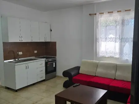 Qera | Shtëpi private 1 + 1 | Rruga 5 Maji | 300 €/muaj