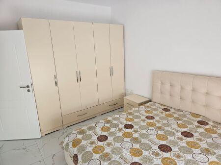 Shitet apartament 1+1  prane detit