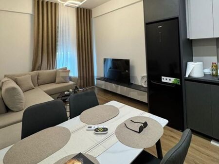 JEPET ME QERA, APARTAMENT 1+1, FRESKU.
