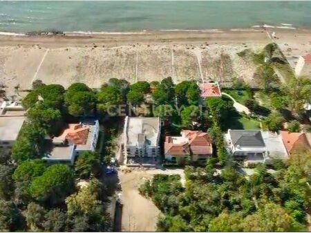 SHESIM TOKE TRUALL TEK BLLOKU QEVERITAR NE DURRES !