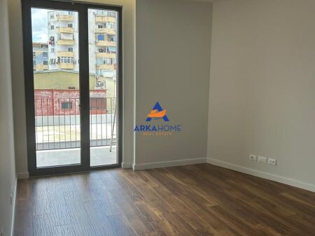 JEPET ME QERA AMBJENT 116M2 "RRUGA E KOSOVARVE, AFER OLIMPIKUT" 1700 EURO