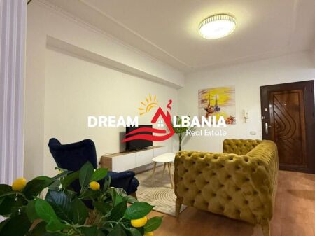 Jepet me qera apartament 2+1 ne zonen e bllokut prane Rruges Ibrahim Rugova (ID 42215594)
