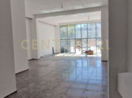 Commercial space for rent in the Misto Mames area.