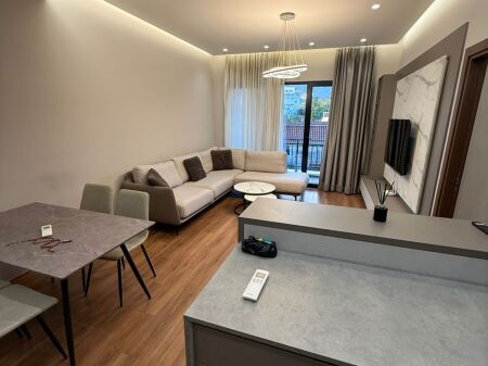 🏢 Rruga e Dibres,tek Kompleksi Arlis jepet me qera apartament,2+1+2, i mobiluar. 70,000Leke
