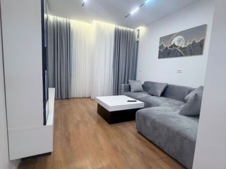 Appartamento arredato 1+1 in affitto presso 21 Dhjetori Hotel Mondial