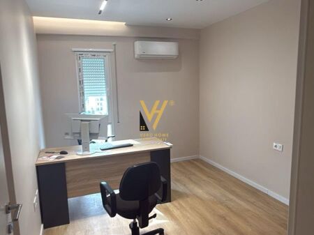 UFFICIO 85 M2 IN AFFITTO PRESSO L'EX PIAZZA AQUILA 70.000 LEKE