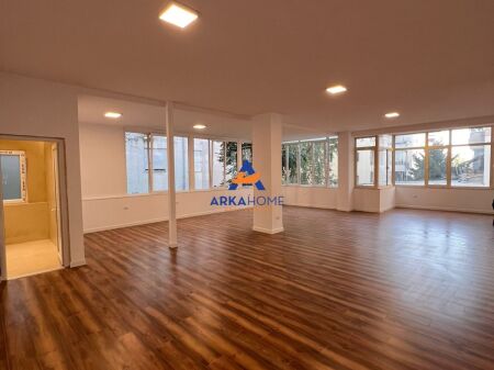 LOCALE IN AFFITTO 150M2 "LAGO ASCIUTTO" 180.000 LEKE