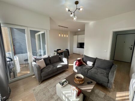 🏡 Appartamento 2+1+2 + Parcheggio in affitto 📍 Via Kosovarëve, vicino al Lago Artificiale, Tirana💶 Affitto: 1.600€/mese