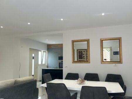 JEPET APARTAMENT ME QERA 2+1, SIRI KODRA